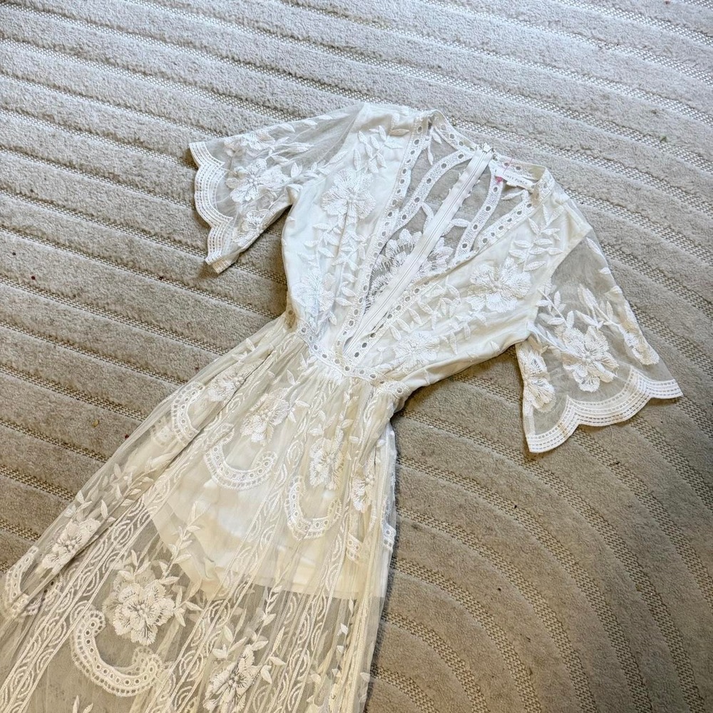 Honey Punch Women's Casual Boho Floral Lace V-Neck Dress size S cottage Boho